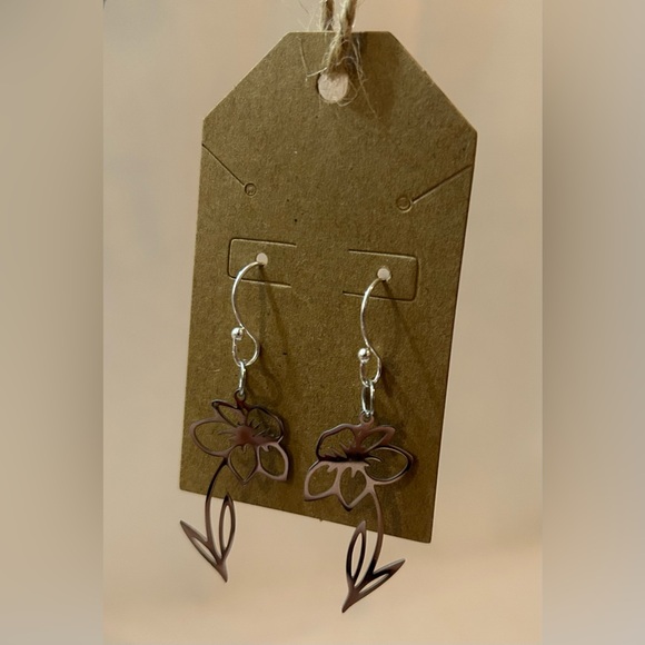 Jewelry - Elegant Floral Silver Tone Earrings